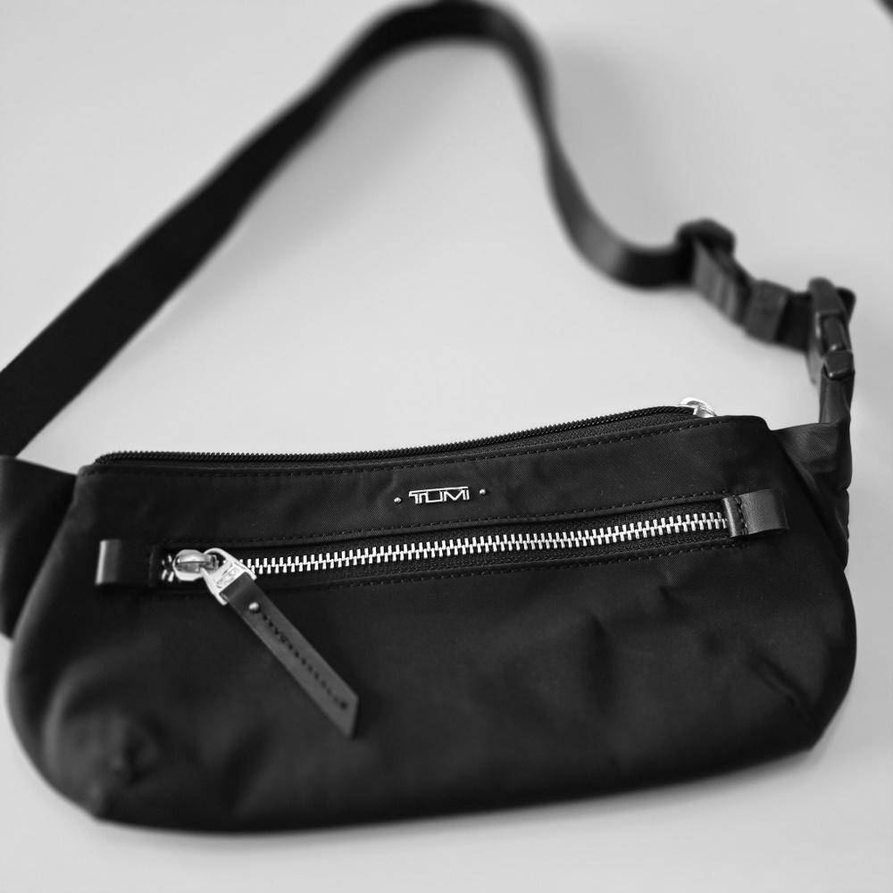 Tumi Women's Belt Bag - Like New Condition - Picture 8 of 9